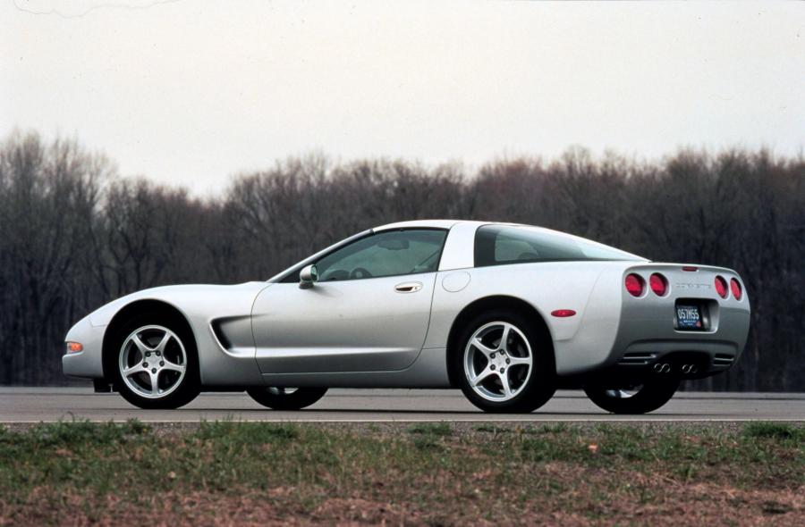  Chevrolet Corvette 1998 года  (фото 77 из 84)